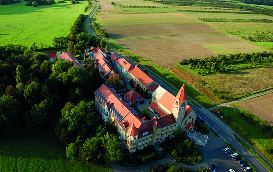 Außenansicht Kloster Sankt Ludwig Wipfeld
