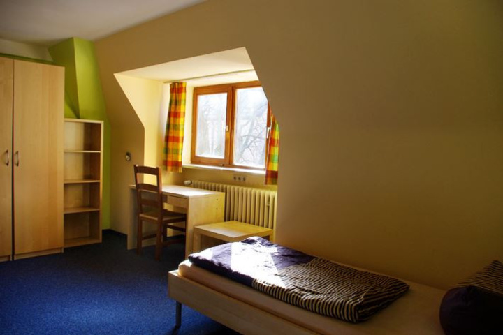 Zimmer im Kolping Jugendwohnheim Schweinfurt 