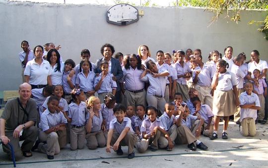 Gruppenbild Projekt Sonnenstrahl in Santo Domingo. 