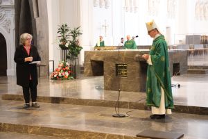 Bischof Dr. Franz Jung predigte im Dialog mit Lucia Stamm.