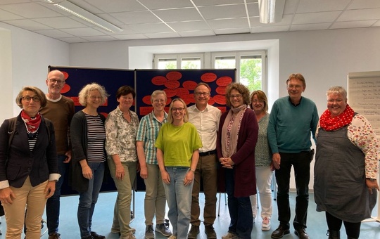 Zehn Klinikseelsorgerinnen und -seelsorger beim Treffen im Würzburger Kilianeum.