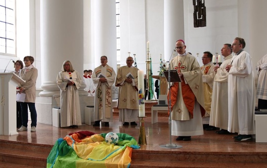 Bischof Dr. Franz Jung feierte mit den Delegierten des Bundestags des christlichen Sportverbands DJK in der Bad Neustädter Pfarrkirche Mariä Himmelfahrt am Sonntag, 18. Mai, einen Gottesdienst.