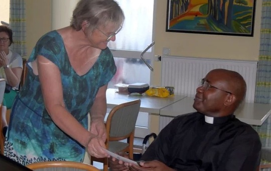 Father Dunstan berichtet über Waisenhausprojekt in Uganda