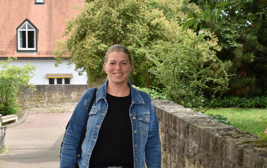  Rebecca Grimsel lächelt in die Kamera