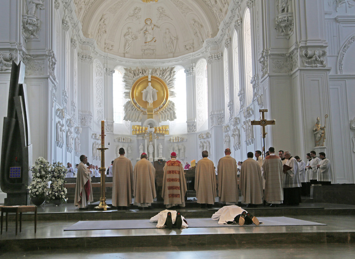 Gottesdienst mit Priesterweihe 
