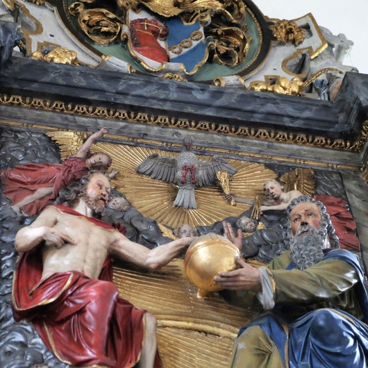 Altarbild zeigt Dreifaltigkeit