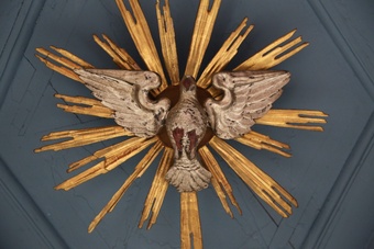 Taubendarstellung auf Kanzel