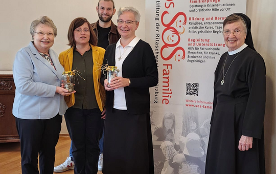 Spendenübergabe an Stiftung „SOS Familie“ der Ritaschwestern