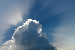 Wolke und Sonnenstrahlen