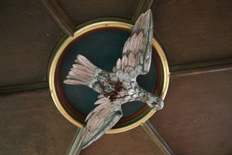 Taubendarstellung auf der Kanzel