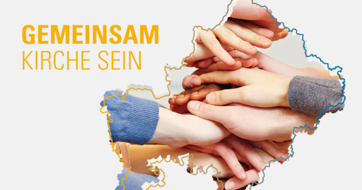 Gemeinsam Kirche sein - Aufeinanderliegende Hände als Symbol