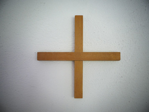 Einfaches Holzkreuz.