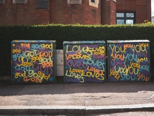 Graffiti "God loves you"