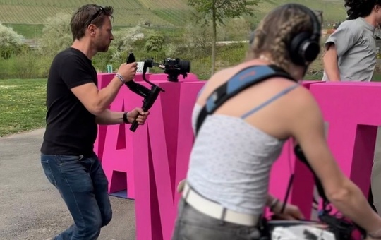 Kameraleute bei Dreharbeiten für den Werbefilm zum Katholikentag 2026 in Würzburg