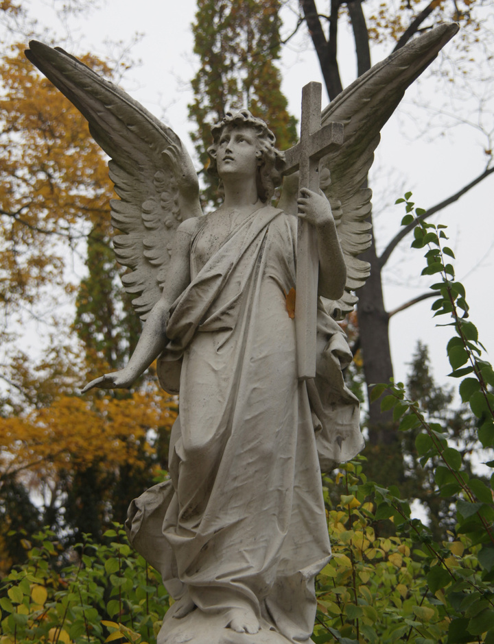 Engel auf einem Friedhof